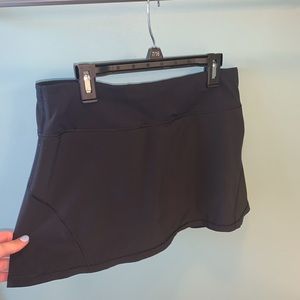 Lululemon black tennis skirt size 6